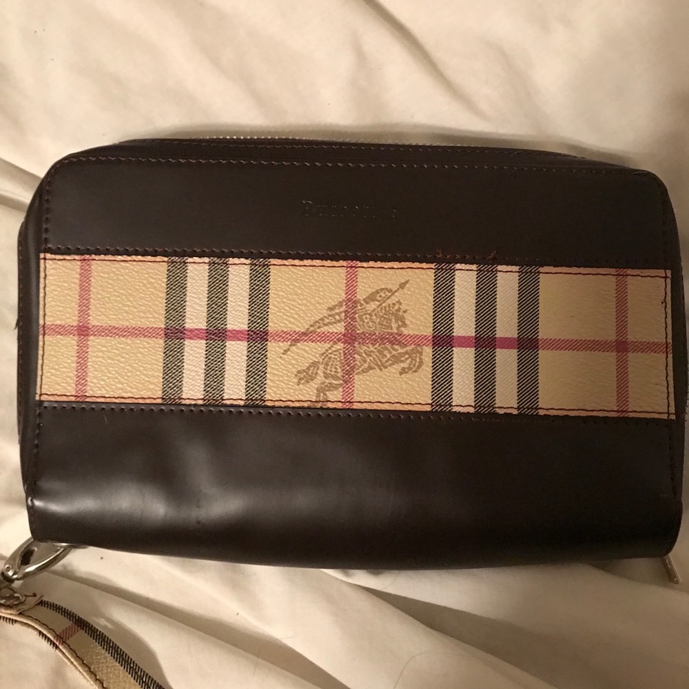 Burberry wrist wallet